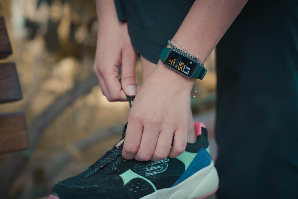 girl tying a tennis shoe getting in step count