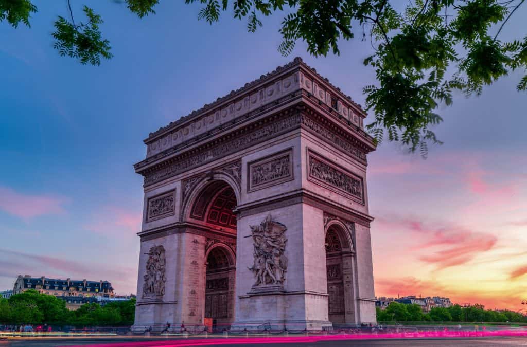 a photo of the arc d triomphe