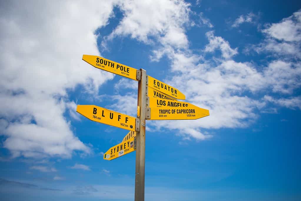 a photo of a directional sign